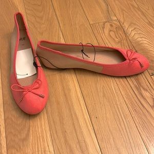Women’s H&M flats, new / never worn!